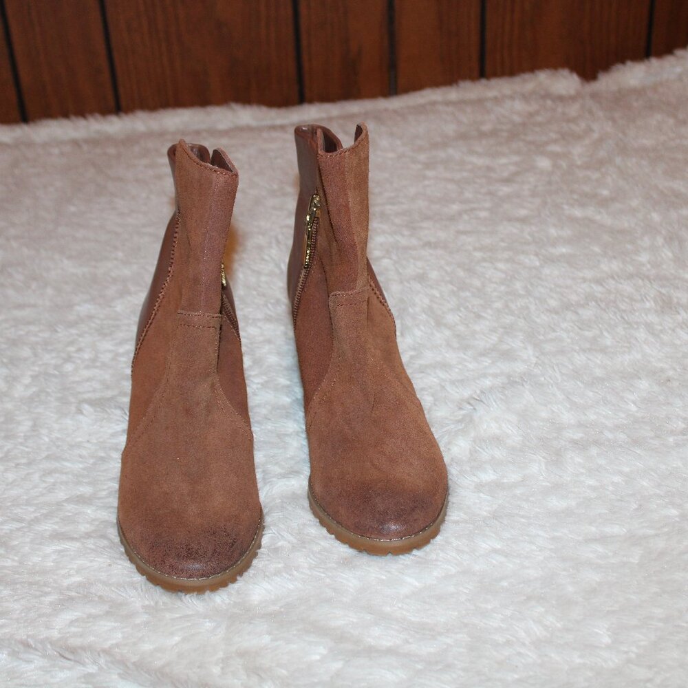 Tahari "GLENN" brown suede and leather zip short boots Size 6 1/2 - pre-owned